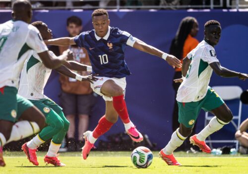 França sofre no 1º tempo, mas confirma favoritismo e vence Senegal na estreia na Copa do Mundo