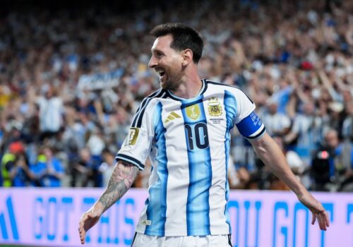 Veja todos os detalhes especiais na camisa de Messi durante a estreia da Argentina na Copa