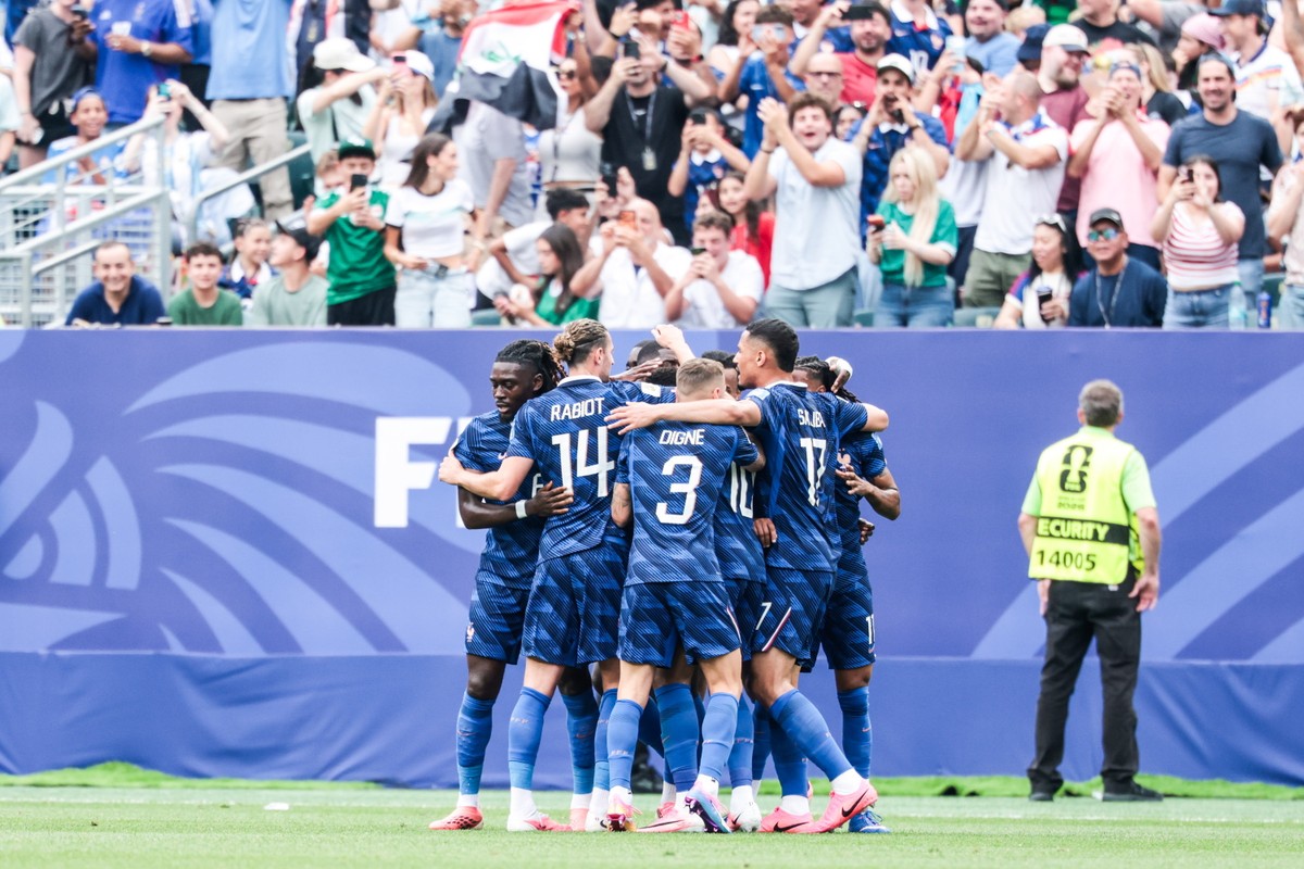 Mbappé brilha e França vence o Iraque por 3 a 0