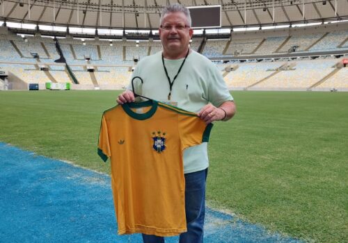 Às vésperas da Copa, aumentam buscas por camisas retrôs da Seleção