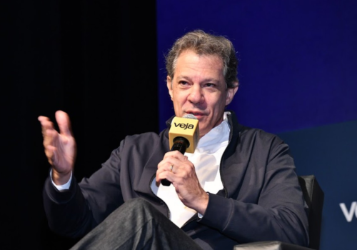 Haddad critica privatização da Sabesp e diz que venda foi feita em 'mesa de amigos'