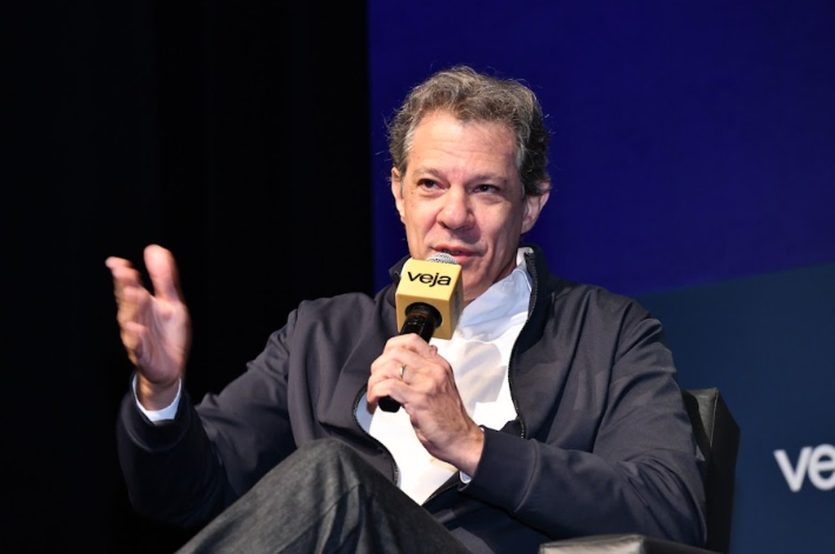 Haddad critica privatização da Sabesp e diz que venda foi feita em 'mesa de amigos'