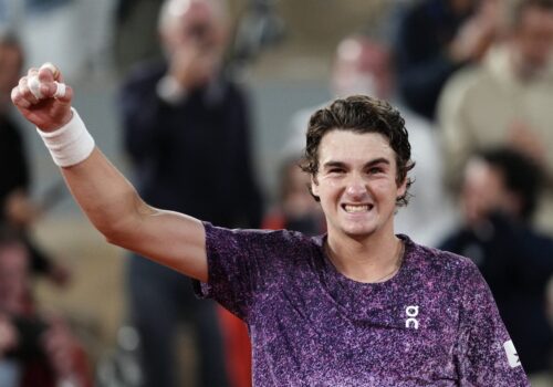 João Fonseca joga contra Menšík nesta terça (2) por vaga na semifinal de Roland Garros; saiba horário e como assistir