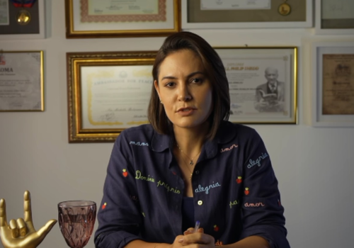 Michelle Bolsonaro deixa de seguir Eduardo, Carlos e Jair Renan nas redes sociais