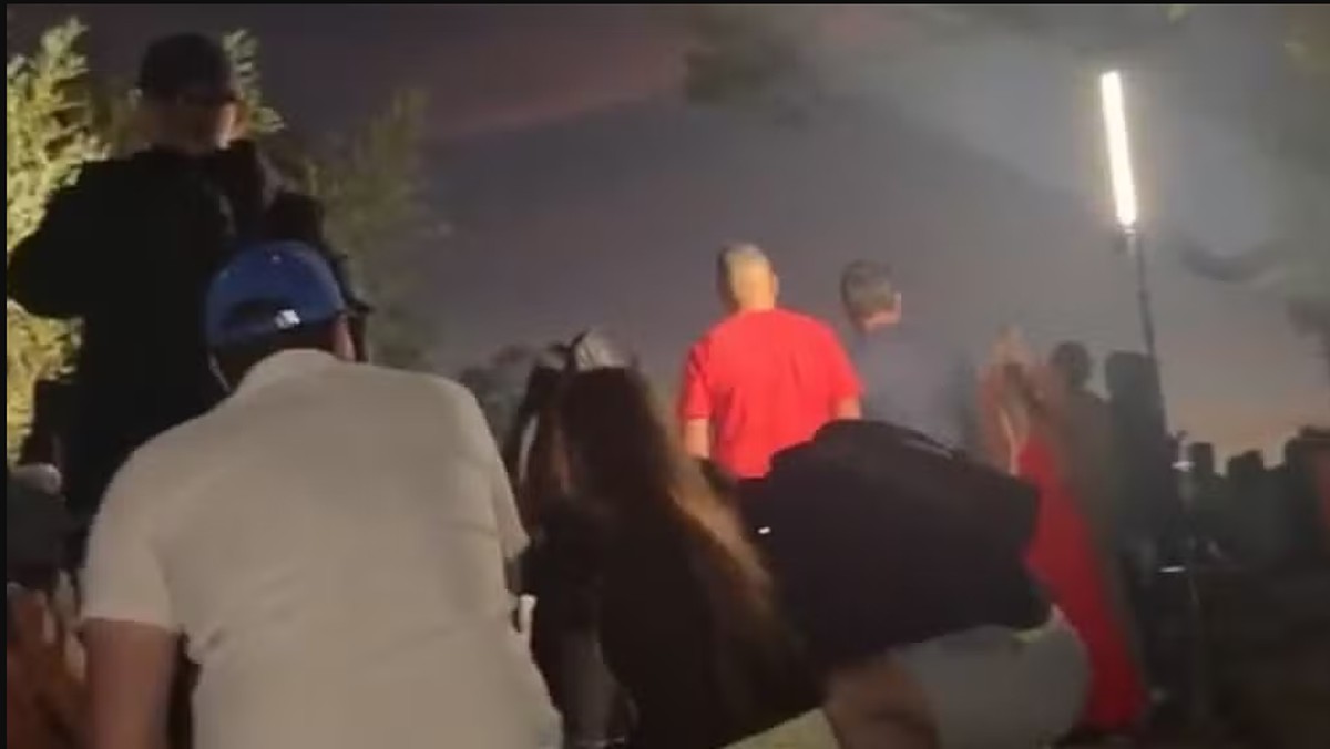 ‘Abaixado como numa trincheira de guerra’, diz fotógrafo sobre tiroteio no Santa Marta