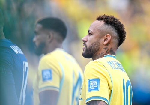 Disponível no banco, Neymar não entra em jogo do Brasil pela 1ª vez em uma Copa do Mundo