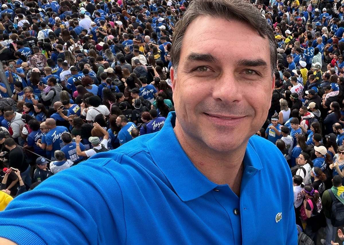 'Vem com Fé': campanha de Flávio aposta em slogan para recuperar eleitorado evangélico
