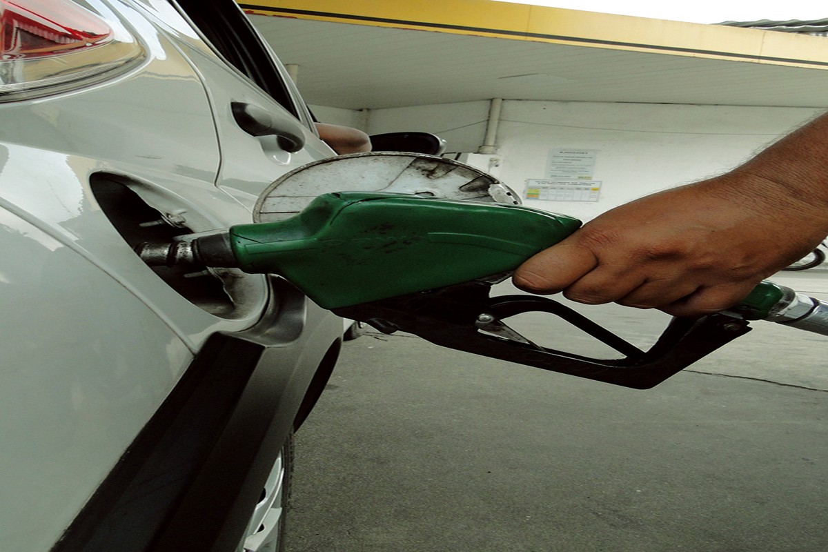 Governo encerra subvenção ao diesel e prepara fim de subsídio da gasolina
