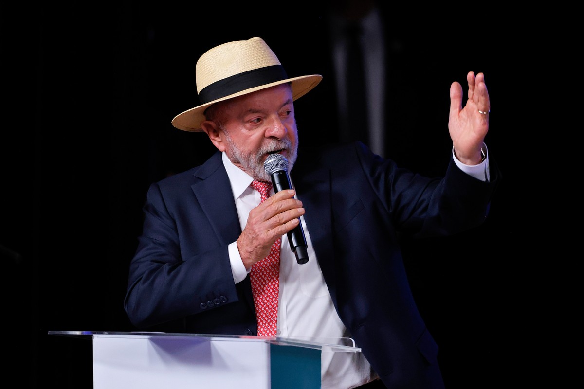 Lula critica atrasos em obras no Rio na gestão de Paes e cobra fiscalização da população
