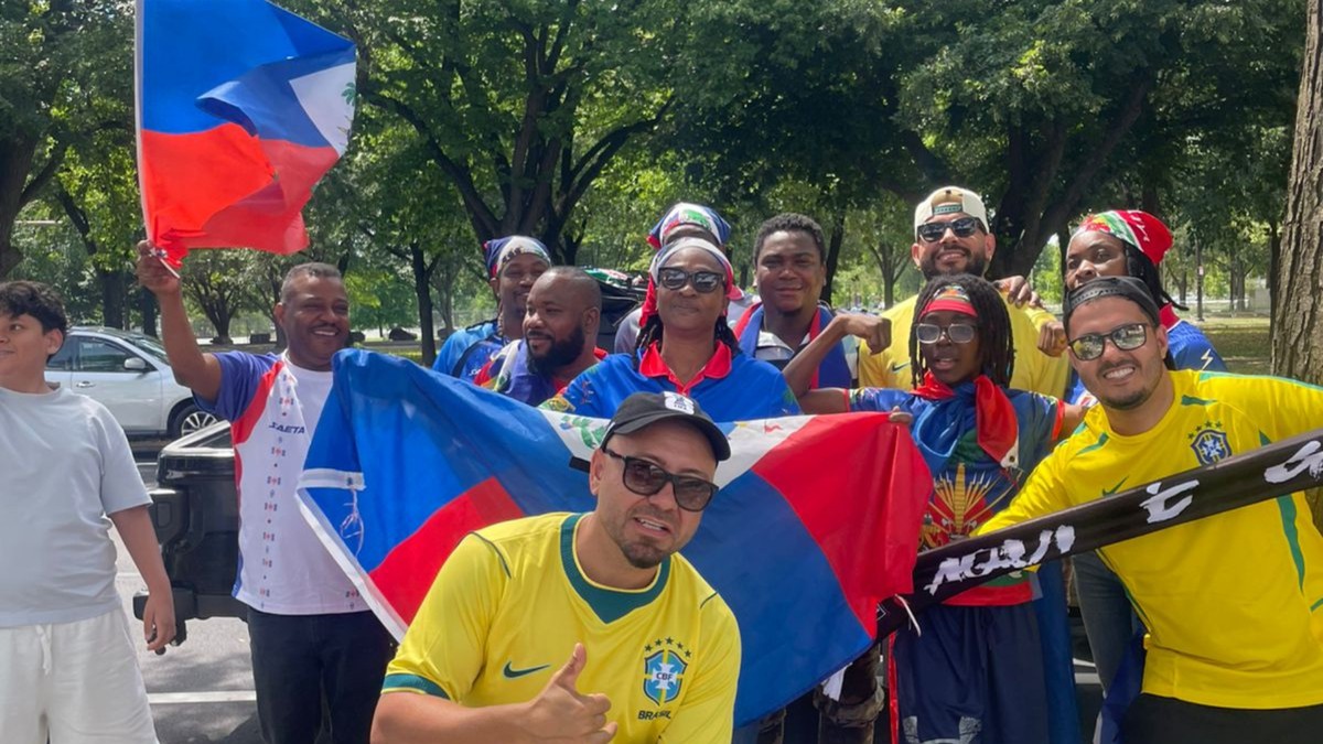 Brasil x Haiti: Festa entre torcidas toma conta dos arredores do estádio em Filadélfia