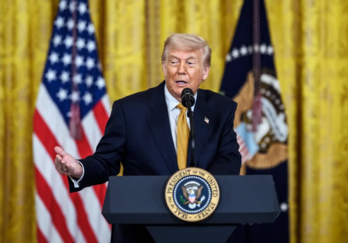 Trump diz que não recebeu comunicado do Irã sobre interrupção das negociações de paz