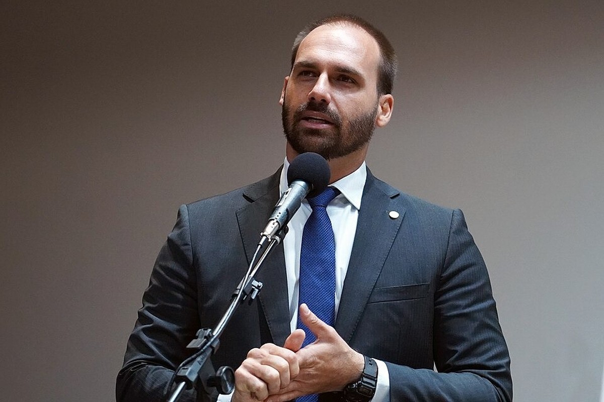Aliados de Lula criticam Eduardo Bolsonaro por sugerir troca do PIX por sistema de pagamento Zelle dos EUA