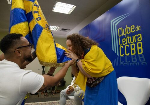 'Estou reaprendendo a criar graças ao carnaval', diz Socorro Acioli, autora de ‘A cabeça do santo’, enredo da Unidos da Tijuca em 2027