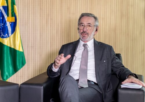 Ministro diz que 'atropelos de terceiros' atrapalham negociações com EUA sobre tarifas
