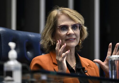 Aliada de Michelle, Damares Alves afirma que ataques nas redes são de 'aloprados'