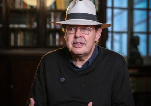 "O livro é uma alquimia muito rara de jorro e cálculo", diz Eduardo Giannetti