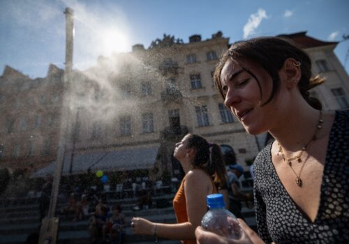 Terceira onda de calor na Europa gera alerta para altas temperaturas a partir de quarta-feira (15)