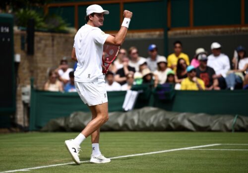 'Melhor partida que eu já joguei na grama até hoje', diz João Fonseca após vitória em Wimbledon