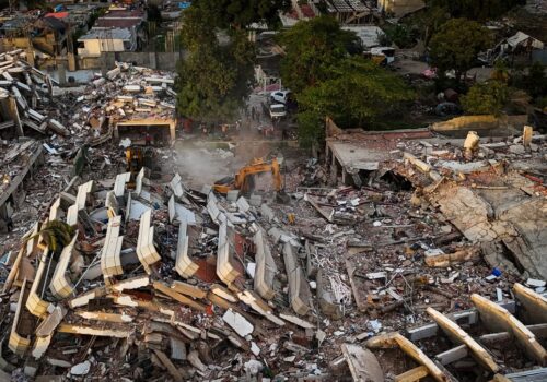Denúncias apontam que governo da Venezuela dificulta chegada de ajuda humanitária após terremotos