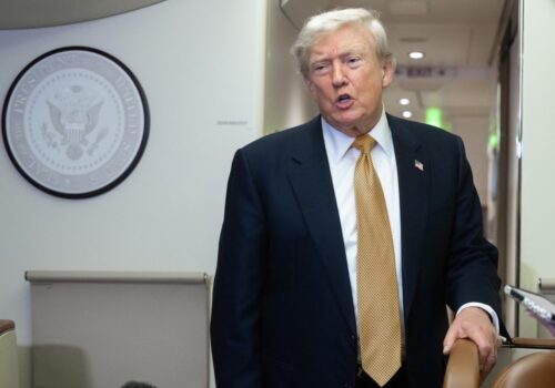 Trump ordenou ataques contra Irã após ministro iraniano dizer que não pararia ataques a navios, diz jornal