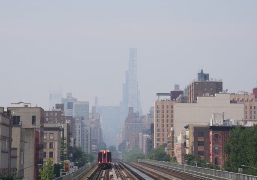 Qualidade do ar melhora em Nova York após alertas devido a incêndio florestal no Canadá
