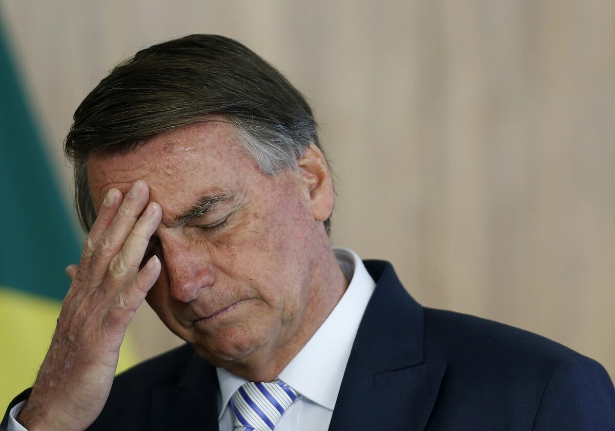 De fuzil a pistolas: veja a lista de armas que Moraes mandou Bolsonaro entregar
