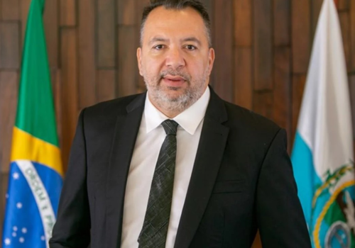 Moraes determina soltura de ex-prefeito de Belford Roxo preso com fuzil