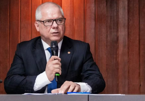 Ex-presidente do INSS e mais 47 teriam desviado R$ 708 milhões de aposentados em esquema, aponta PF