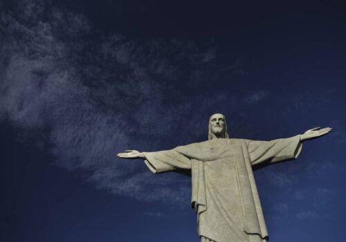 Cristo Redentor terá escadas rolantes substituídas; visitas continuam com capacidade reduzida