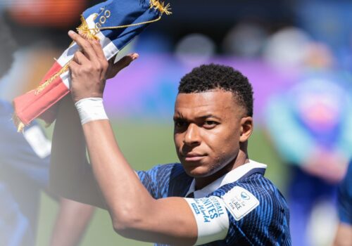 Mbappé marca dois contra a Suécia e iguala Messi na briga pela artilharia da Copa do Mundo 2026