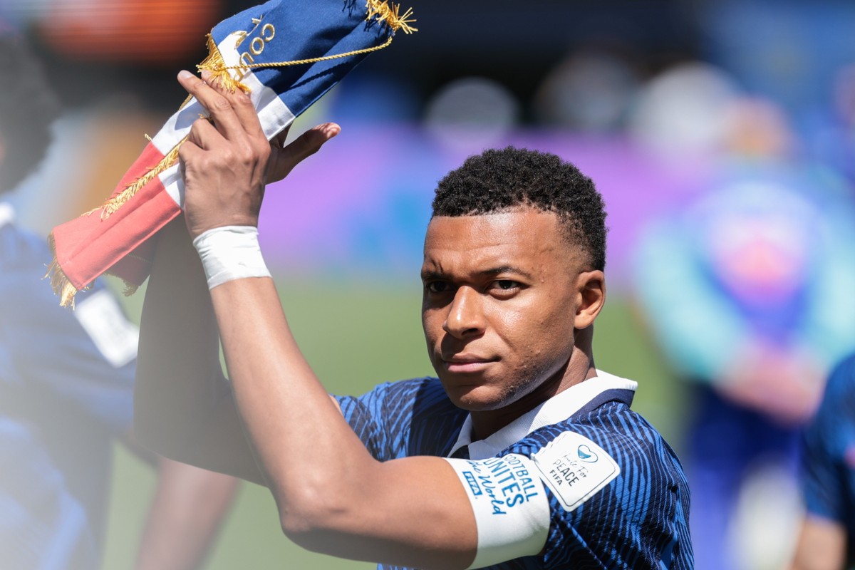 Mbappé marca dois contra a Suécia e iguala Messi na briga pela artilharia da Copa do Mundo 2026