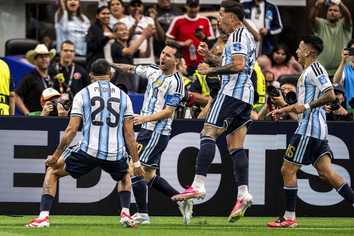 Qual a escalação da Argentina para o jogo contra Egito na Copa do Mundo?