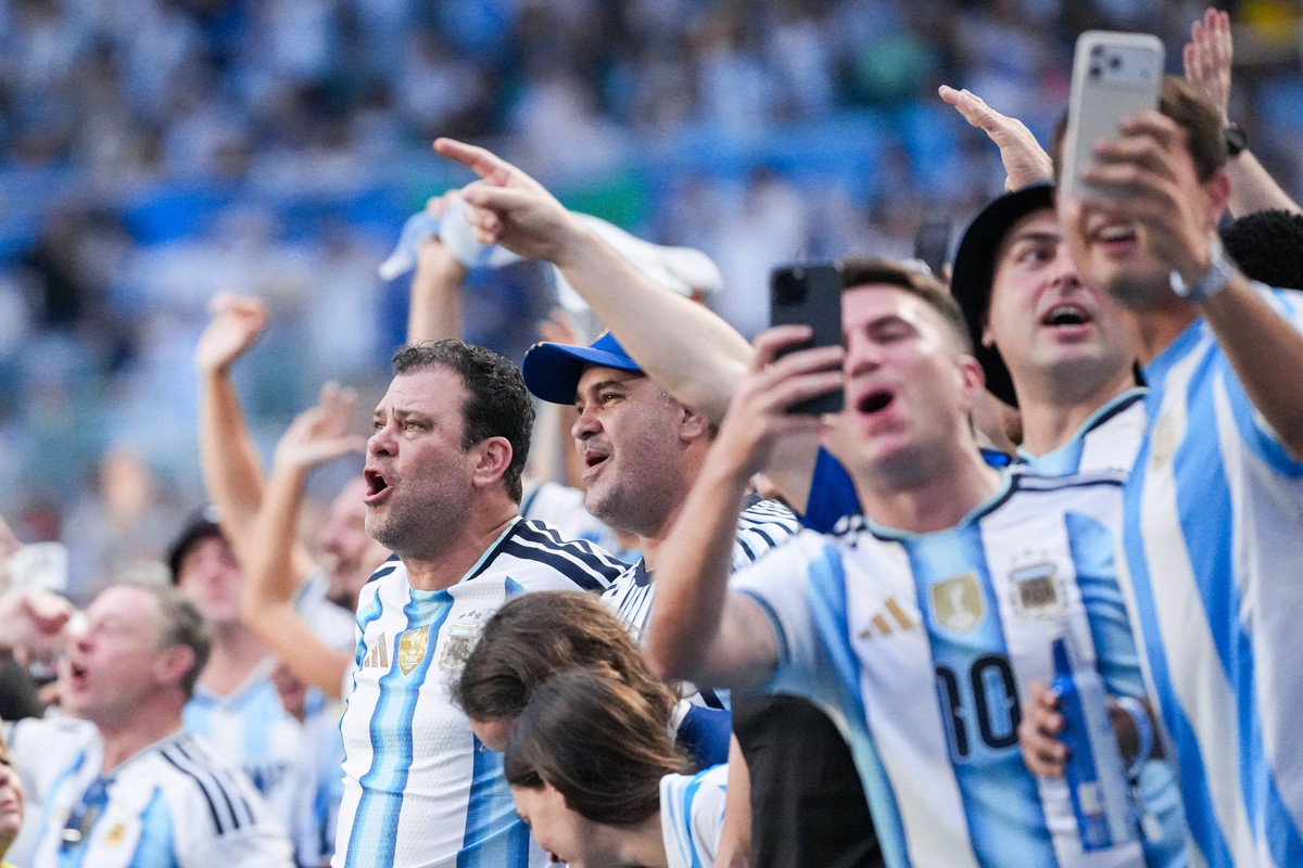 Após prorrogação eletrizante, Argentina vence Cabo Verde e avança na Copa