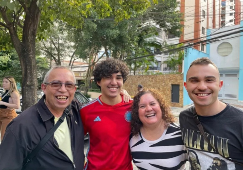 Estudante brasileiro busca pai que desapareceu após terremoto na Venezuela