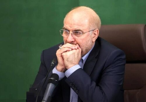 Principal negociador iraniano afirma que Estreito de Ormuz só abrirá com acordo e 'não com ameaças dos EUA'