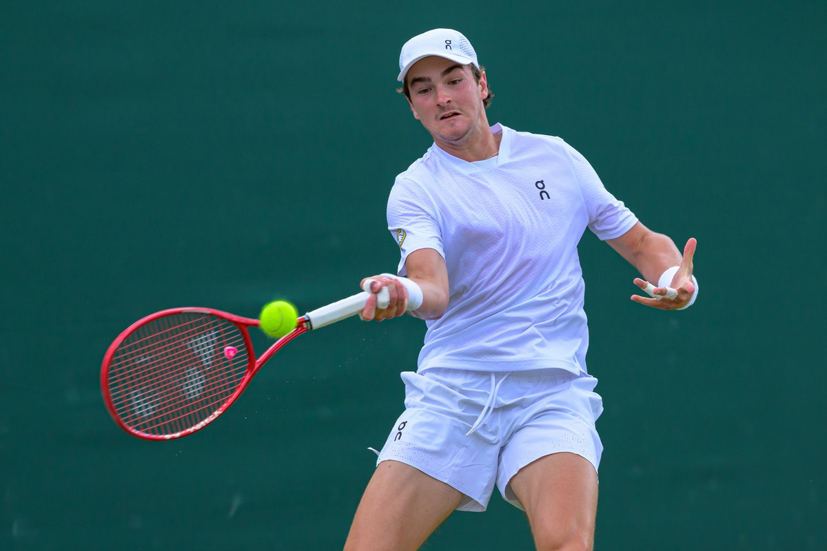 João Fonseca encara russo nesta sexta-feira (3) na 3ª rodada em Wimbledon; saiba horário e como assistir