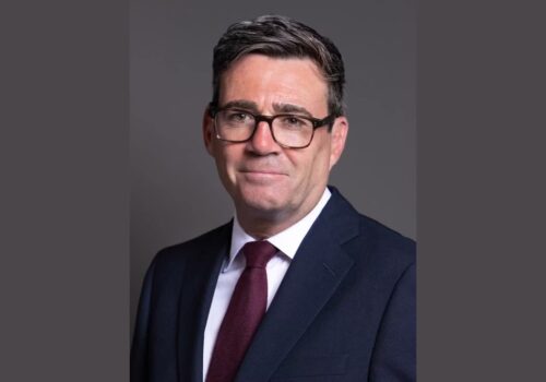 Andy Burnham assume liderança do Partido Trabalhista do Reino Unido nesta sexta (17) para virar novo premiê