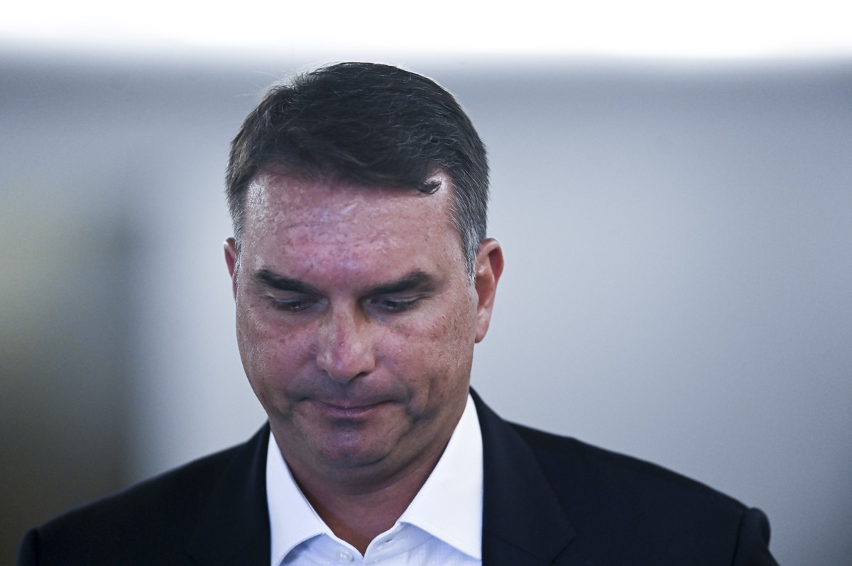 Aliados de Flavio minimizam diferença maior nas pesquisas, mas demonstram preocupação com novo escândalo