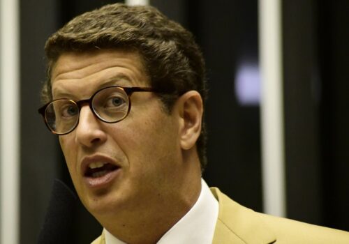 Ricardo Salles critica Trump, Lula e volta a cutucar adversários ao Senado