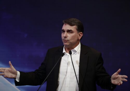 Flávio Bolsonaro reforça segurança com triplo de policiais do Senado após relatar aumento de ameaças