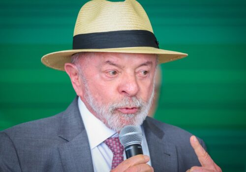 Lula desafia Marco Rubio a apoiar Flávio Bolsonaro e diz que vai 'derrotar todos'