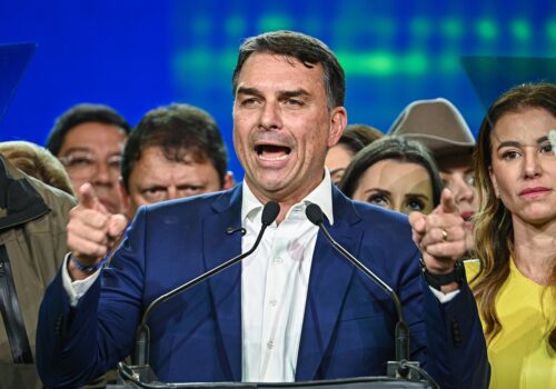 Flávio Bolsonaro apresenta nova petição contra Lula no STF