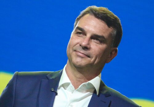 Flávio Bolsonaro aguardava decisão do PP sobre Tereza Cristina antes de anúncio de neutralidade