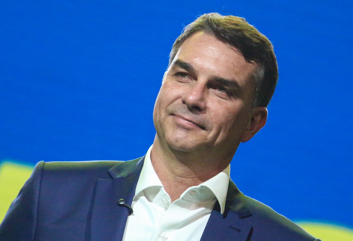 Flávio Bolsonaro aguardava decisão do PP sobre Tereza Cristina antes de anúncio de neutralidade