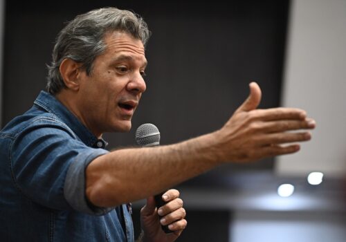 Haddad diz que Brasil deve 'virar a página' da crise diplomática com Argentina