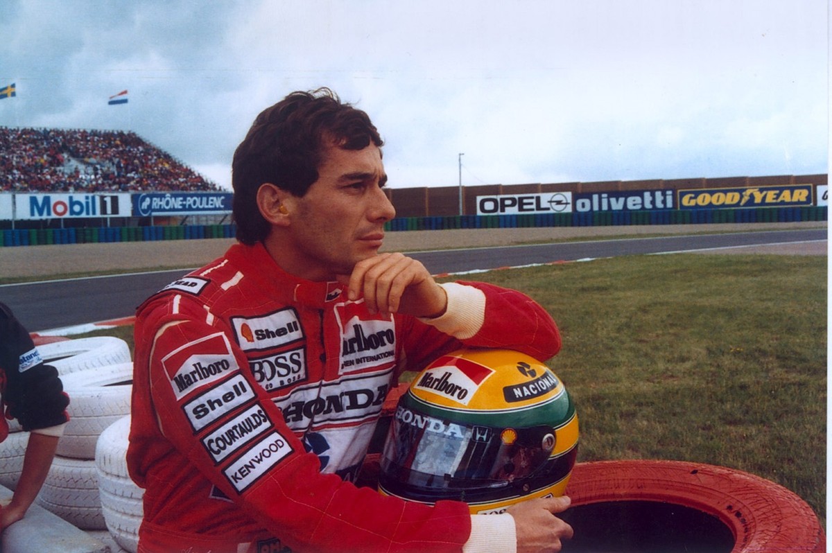 Ayrton Senna recebe título oficial de Herói da Pátria