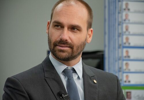 Eduardo Bolsonaro ganha Green Card do governo Trump