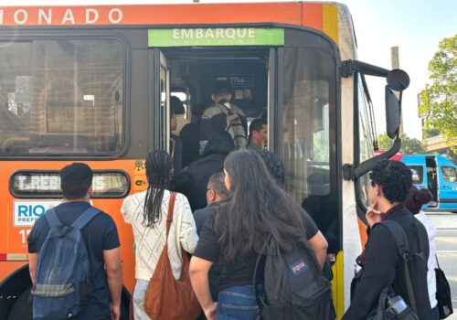 Greve dos rodoviários entra no terceiro dia no Rio de Janeiro