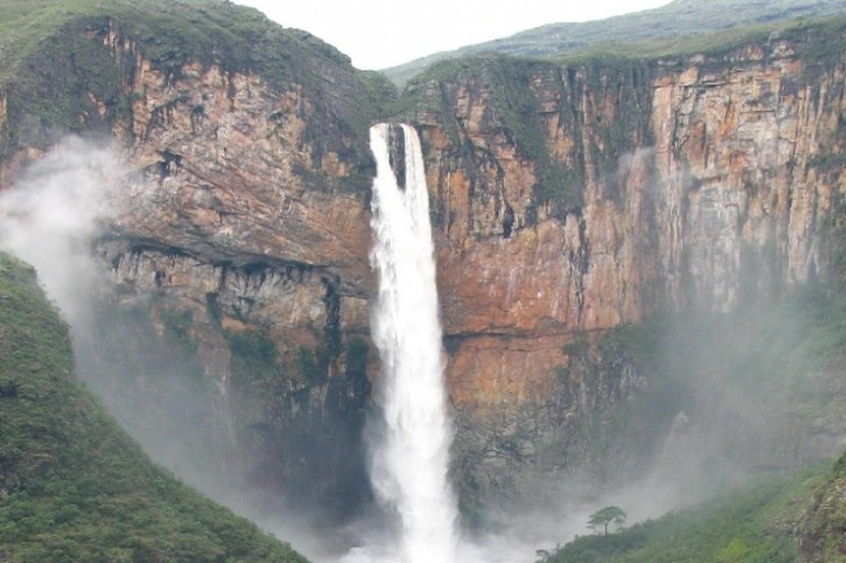 Maior cachoeira de Minas Gerais é novamente interditada pela Justiça a pedido do Ministério Público