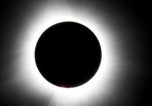 Entenda como eclipse solar no Ceará ajudou a cientistas comprovarem teoria da relatividade de Einstein